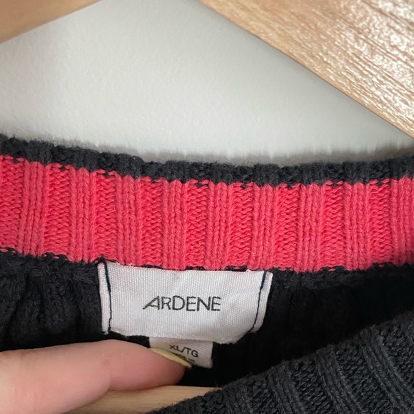 Short Ribbed Pullover Sweater / Black - Picture 4 of 5